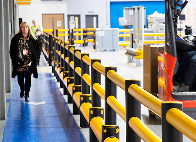 英國(guó)A-SAFE工業(yè)安全護(hù)欄為雀巢食品公司解決安全隔離及控制行人流量的問(wèn)題